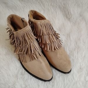 Womens Size 38  / 7.5 Ankle Boots With Fringe Brown Side Zip Block Heel